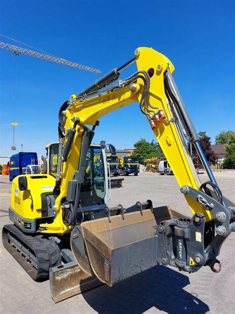 who makes wacker neuson excavators